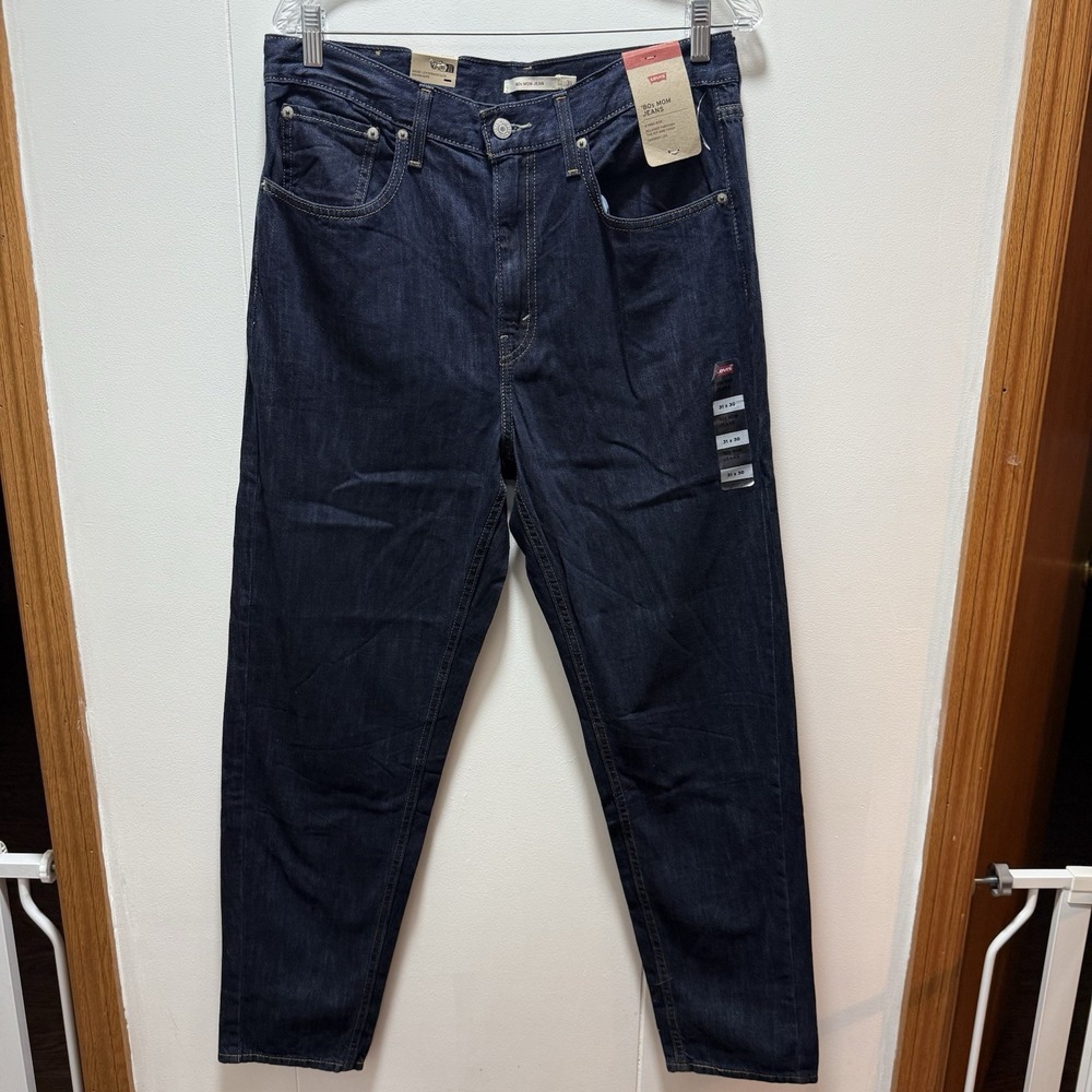 Levi's Women's 80's Mom Jeans Size 31x30 Blue High Rise Relaxed Hip NEW WITH TAG
